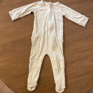 Goumi zipper sleeper in sage green 12-18 months